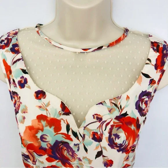 Pinky Floral and Lace Sleeveless Dress - Picture 14 of 16